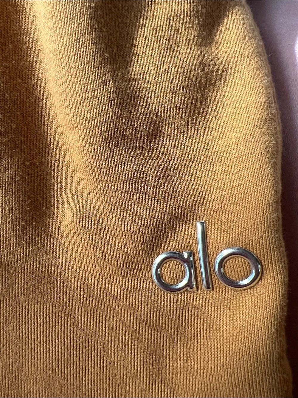 Alo Yoga Accolade Straight Leg Sweatpants in the color Toffee Large